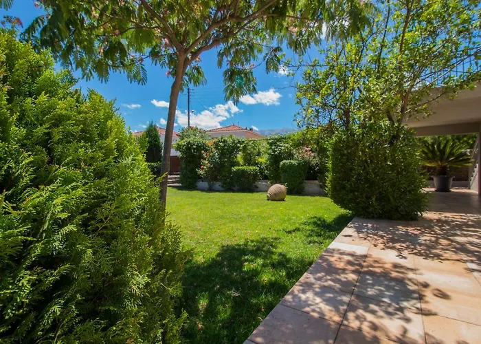 Magoula Villa *